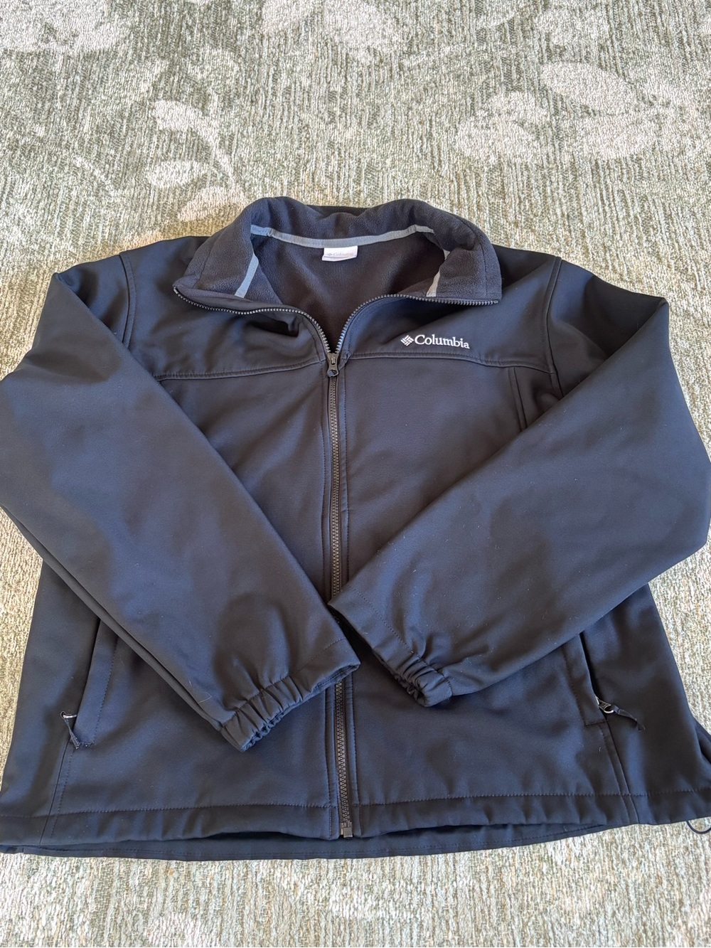 Columbia Men's Black Full-Zip Softshell Jacket